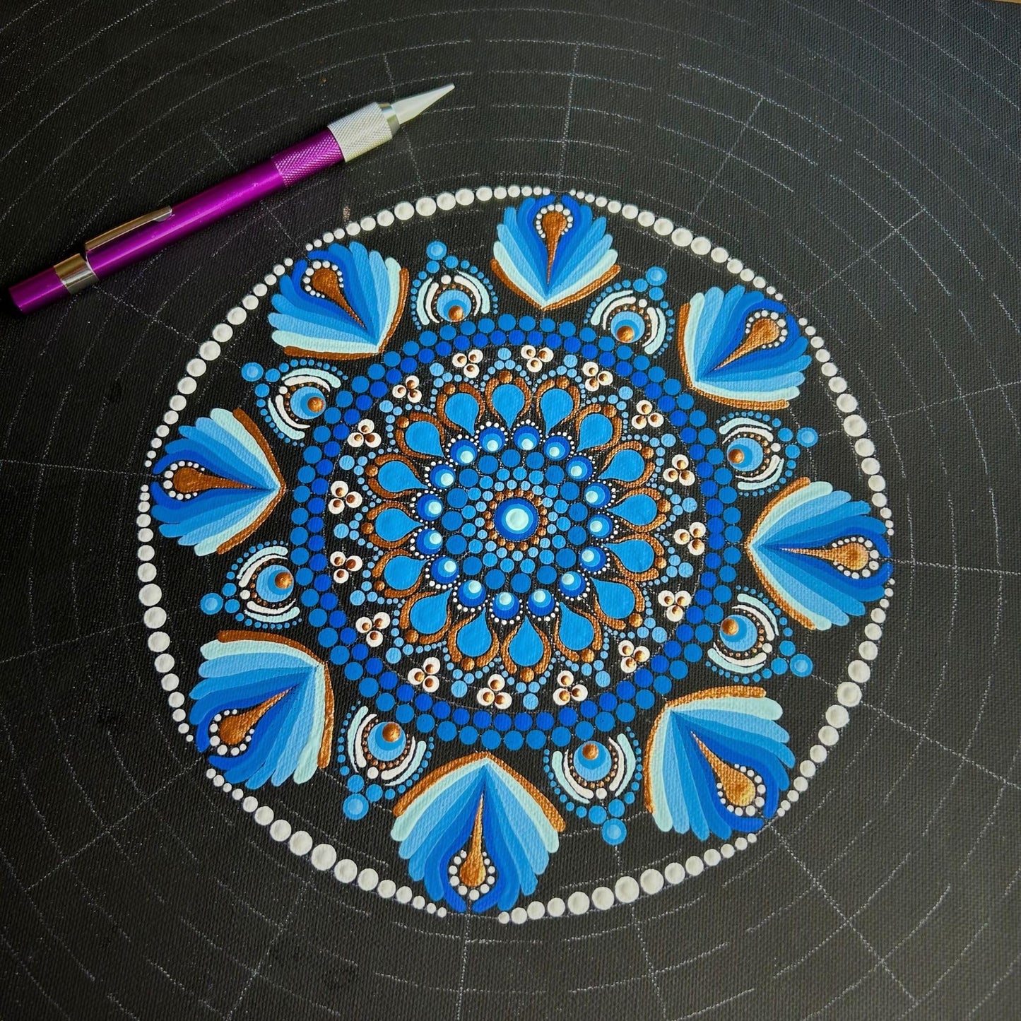 Happy Dotting Company Erasable soapstone marker with holder idea for dotting mandala art guidelines on dark surfaces - white grey color